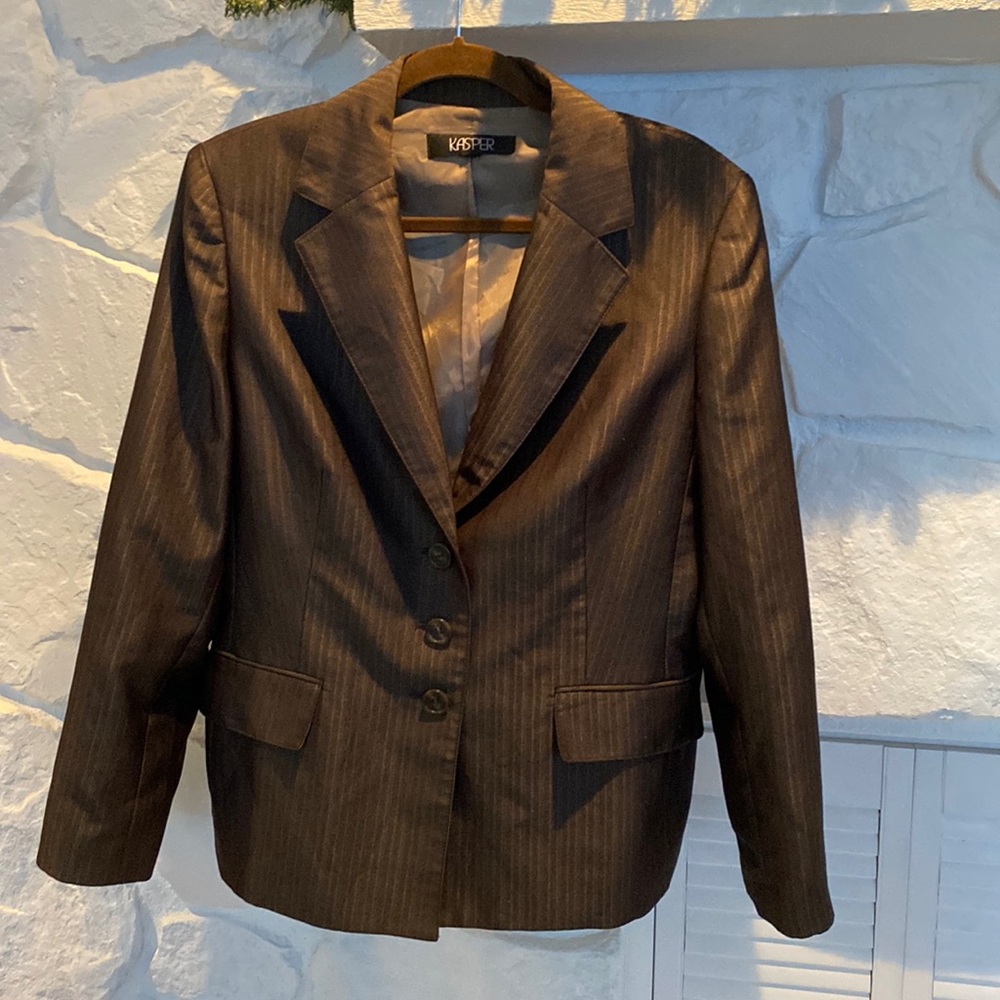 Kasper brown suit jacket lined button/ pocket details large